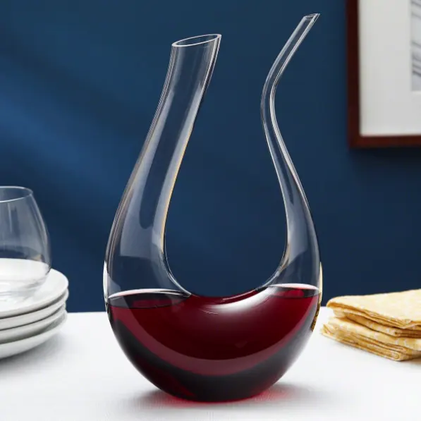 2023 nuevos productos botella de vino de vidrio soplado a mano jarra de whisky decantador en forma de U
