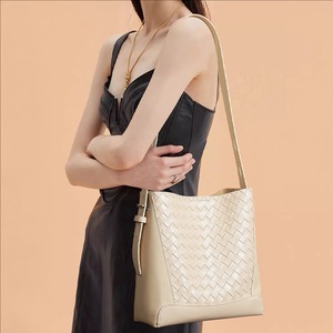 Luxury Textured 2025 Handcrafted Cowhide Tote <strong>Bag</strong> Women's Large Capacity <strong>Extremely</strong> Simple Woven Shoulder <strong>Bag</strong>