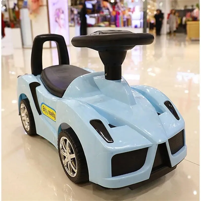 A fábrica produz carros de brinquedo para crianças e o novo modelo 2023 de carros de brinquedo para crianças