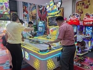 Đồng tiền hoạt động bằng thép không gỉ bằng đồng thau gấp khúc côn cầu trên không cho phòng trò chơi Disco phong cách thời trang trò chơi khúc côn cầu 1 năm - Product Image 3