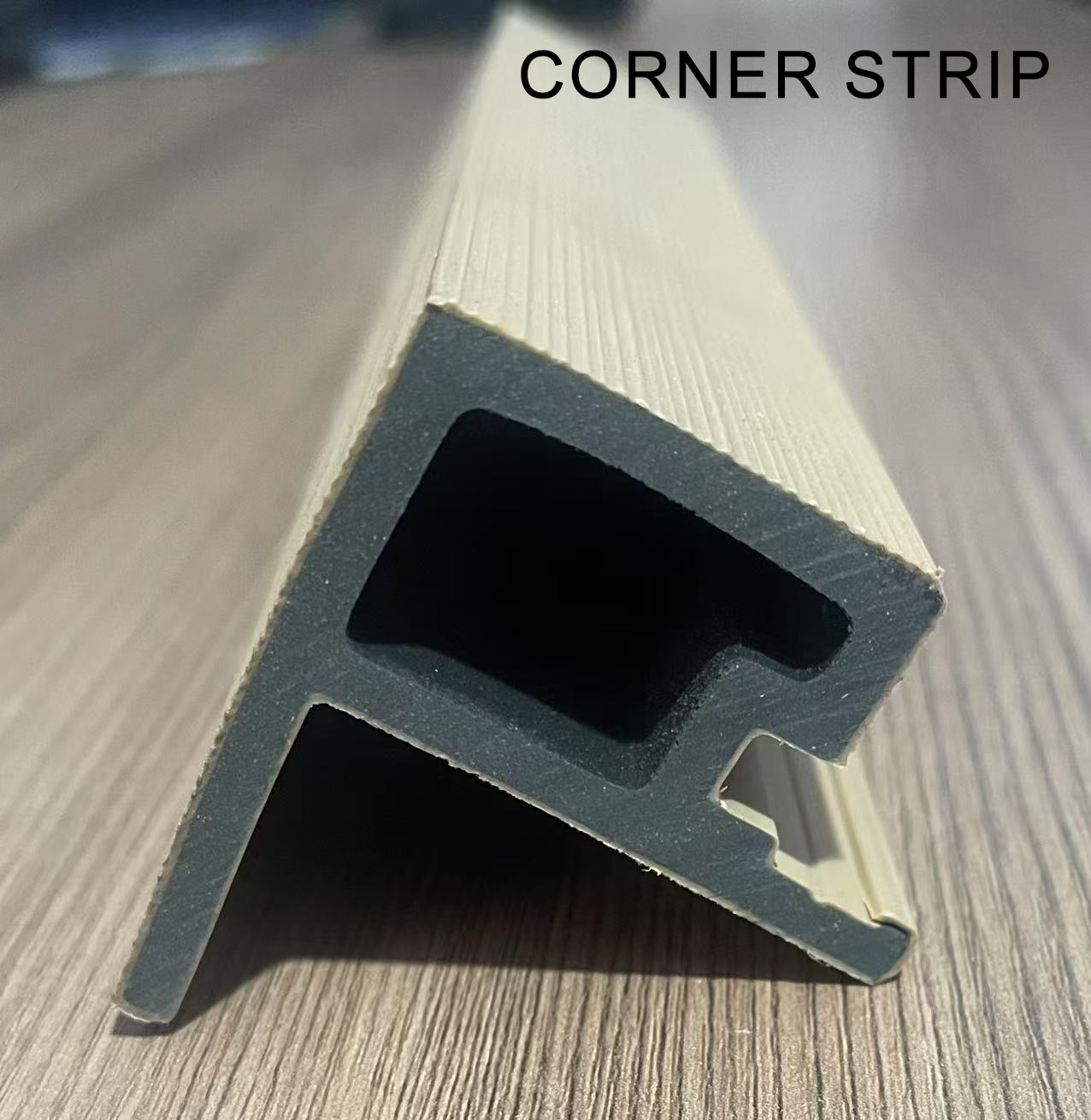 Corner strip