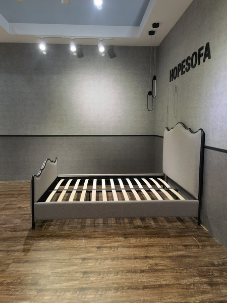 Leather Upholstered Modern Design King Size Bed for hotel