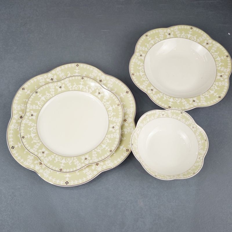24PCS Porcelain Tableware Set New European Style New Bone China Plate Bowl with Golden Rim 2