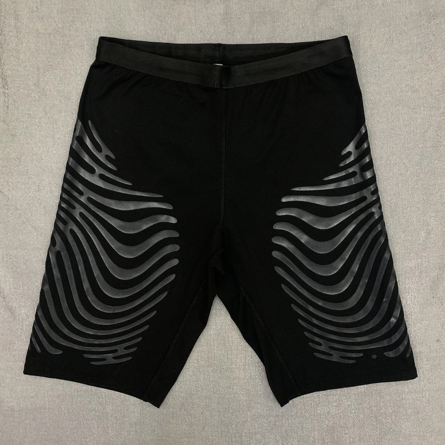 Pantaloni cropped neri ondulati