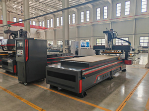 Máquina enrutadora de perforación CNC para puerta de madera carpintería CNC MDF enrutador de corte - Product Image 3