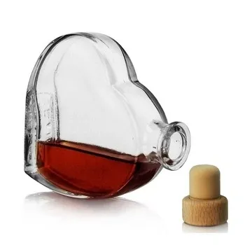 Bottiglia di vino in vetro per liquore fantasia a forma di cuore unica bottiglia di vetro per bevande con succo di caffè trasparente da 200ml con sughero all'ingrosso