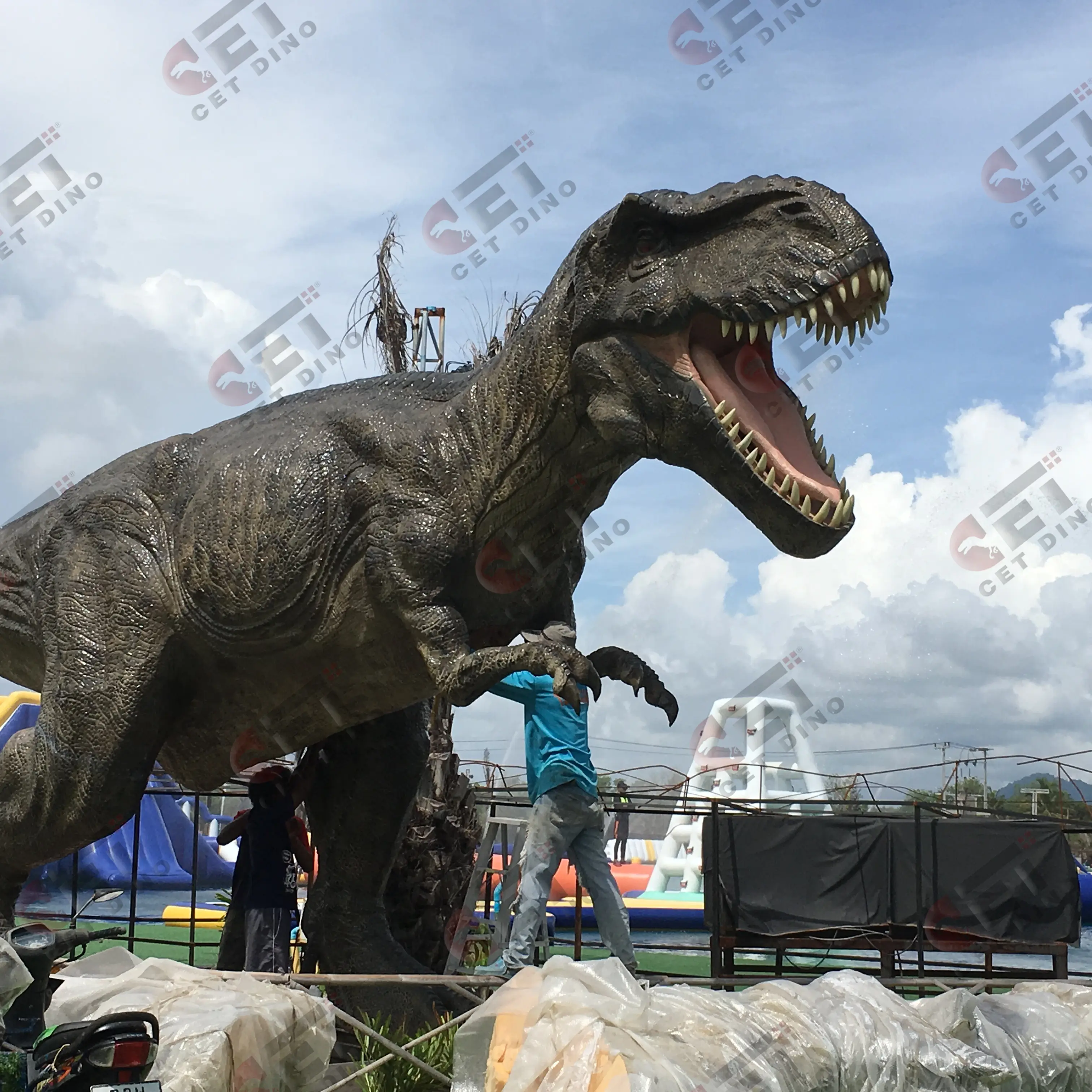 عرض خاص لعيد الميلاد نماذج ديناصورات واقعية كبيرة الحجم مخصصة لحدائق الديناصورات ومراكز التسلية