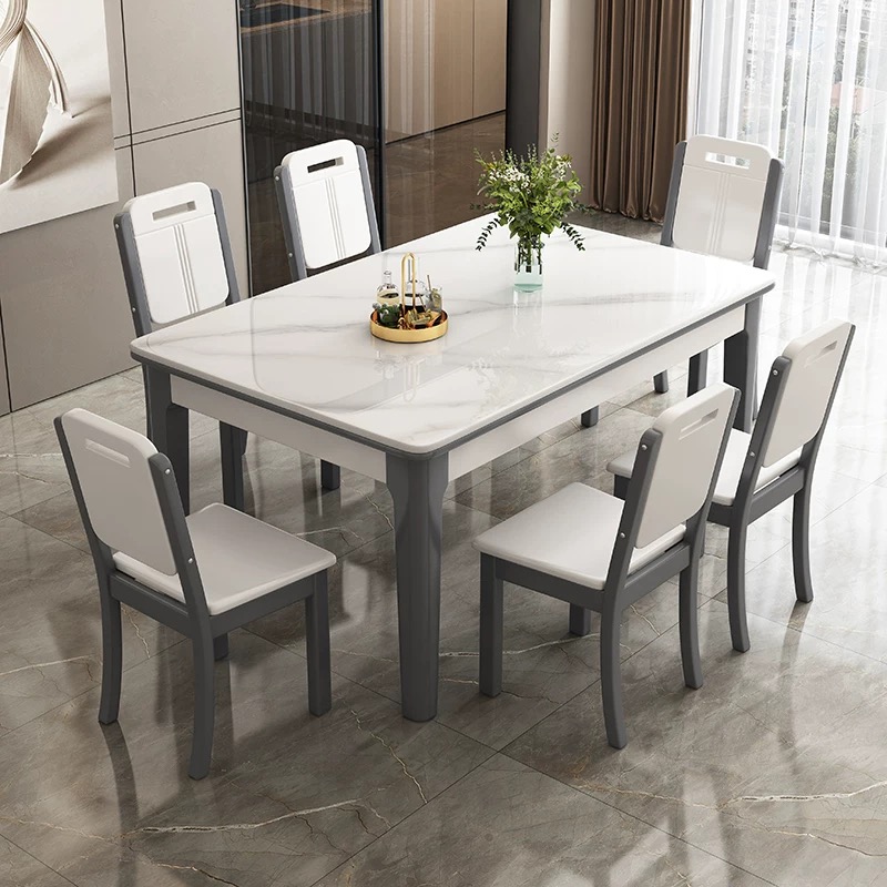 Una mesa con seis sillas