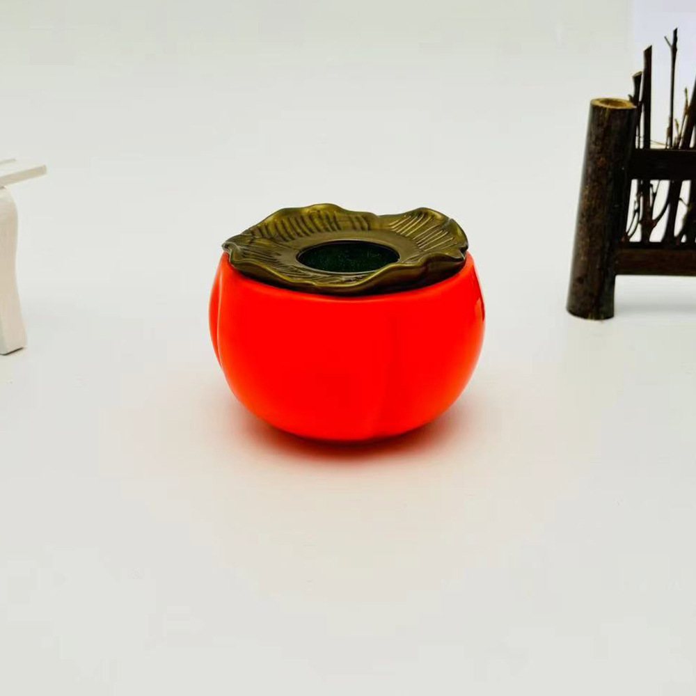 Petit modèle orange-jaune (diamètre 8 cm, hauteur 5,5 cm)