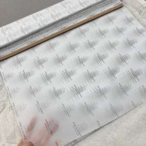 ホワイト17gsm/<span class=keywords><strong>30gsm</strong></span>ティッシュペーパーシートステッカー付きシルクペーパー包装用カスタムギフトジュエリー包装紙ロール