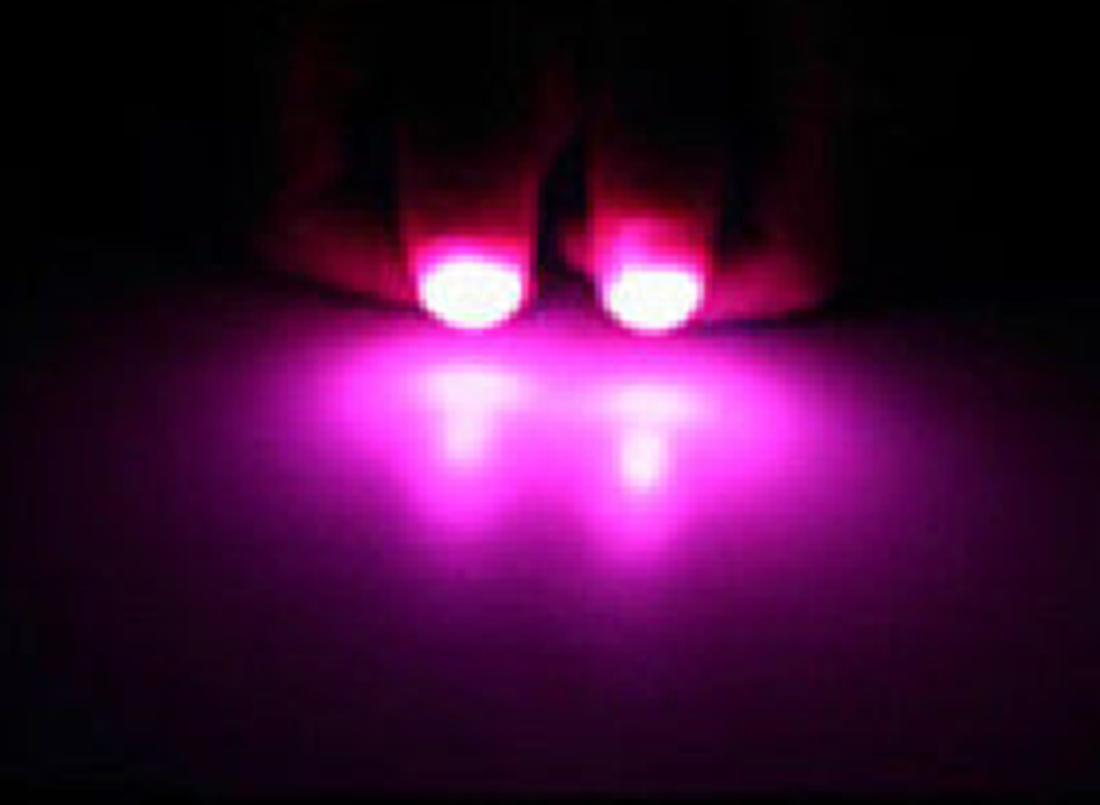 luz rosa del pulgar