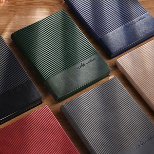 Cuadernos de empalme de rayas más gruesas Logotipo personalizado Diario de estilo simple con colgante para oficina