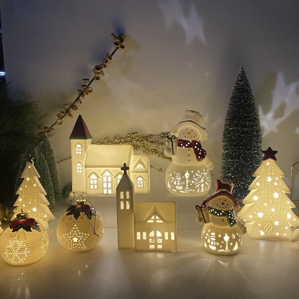 Ornamenti in ceramica creativi con luce a LED per decorazioni in porcellana natalizia