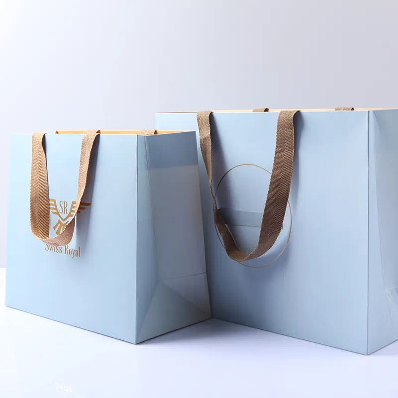 Logotipo personalizado com fita de seda, atacado brilhante laminação de papel saco de compras de cor sólida luz azul sólida saco personalizado com alças de fita de seda