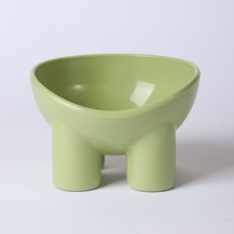 Tazón para mascotas con forma de pata de elefante, color verde.