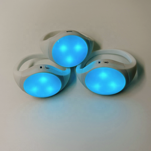 Elastisches Armband drahtlose dmx Sender Empfänger benutzer definierte blinkende LED Armbänder Fernbedienung Party LED Armband Steuerung dmx