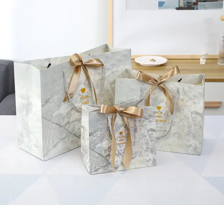 Элегантные роскошные подарочные пакеты из белой бумаги с ленточными ручками