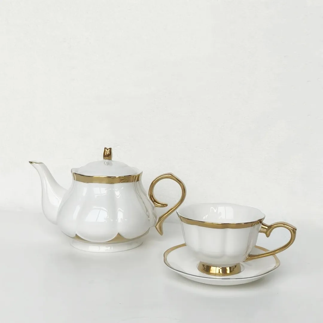 सिरेमिक केतली अरबी चाय कप सेट अरब चीनी मिट्टी के चाय कप 6 चायदानी और तश्तरी टीकाने का सेट