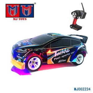הטוב ביותר מתנות נסחף יותר מ 100M בקרת 1:24 חשמלי <span class=keywords><strong>rc</strong></span> רכב עם אורות צבעוניים רדיו בקרת צעצועים