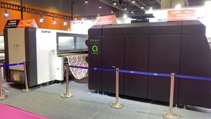 Atexco Eco印花棉织物印刷机，带工业头24件颜料纺织油墨，直接用于服装