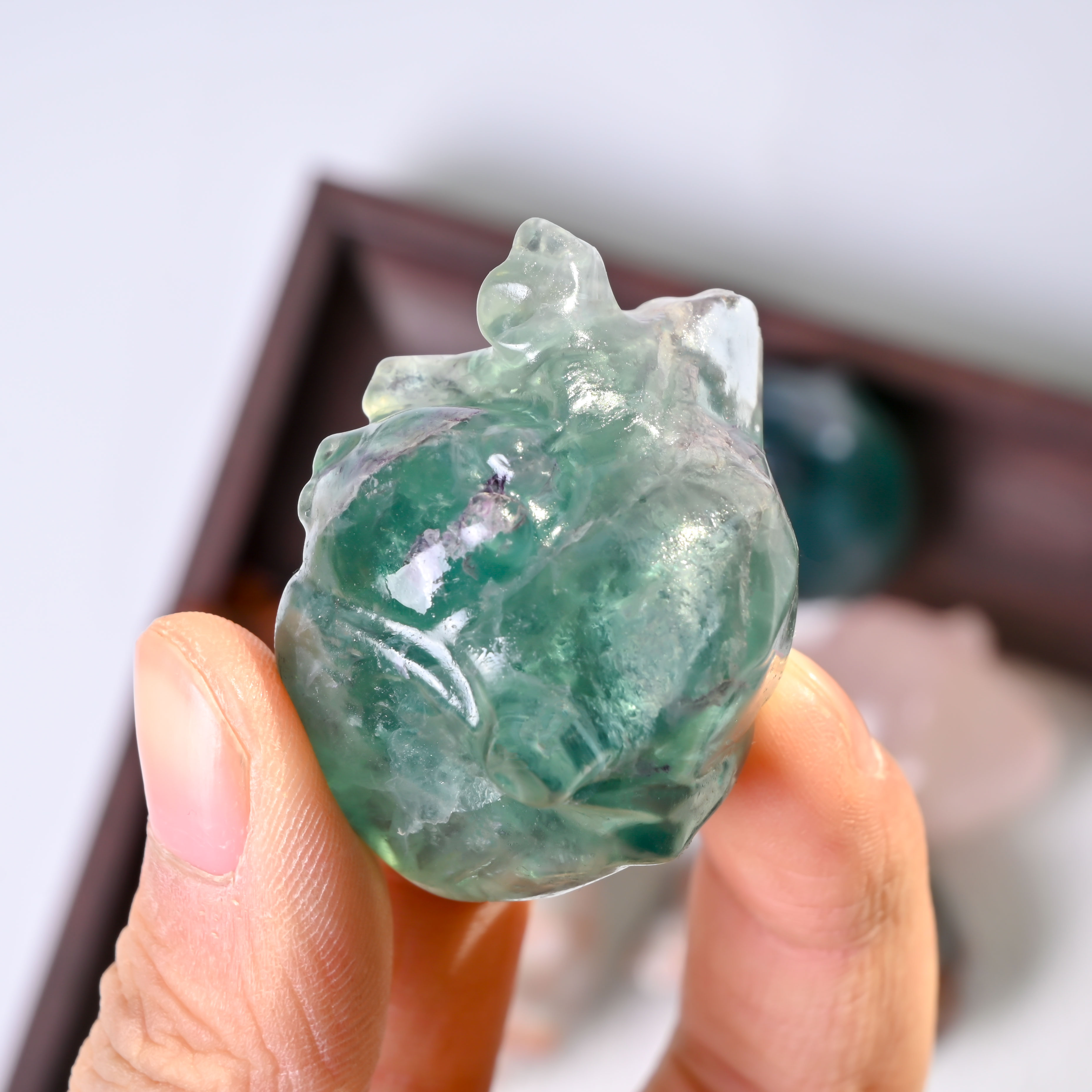 แกะสลักหัวใจมนุษย์จากฟลูออไรต์