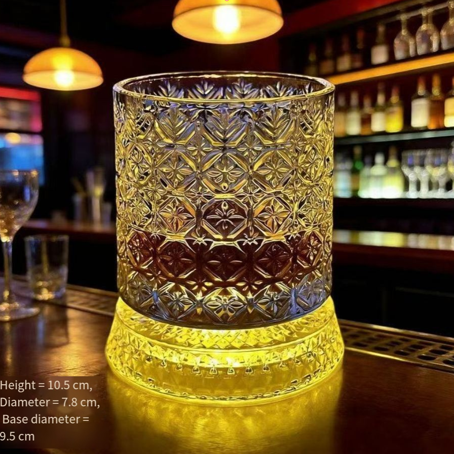 Taza giratoria con base de cristal y flor de hielo.