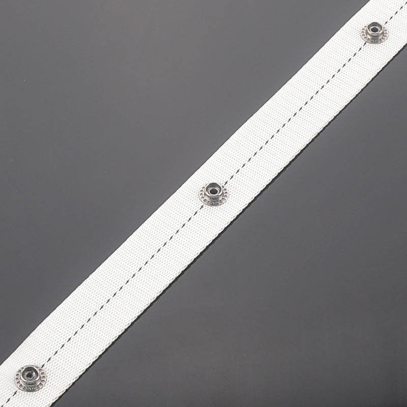 Cinta blanca de 107 mm.