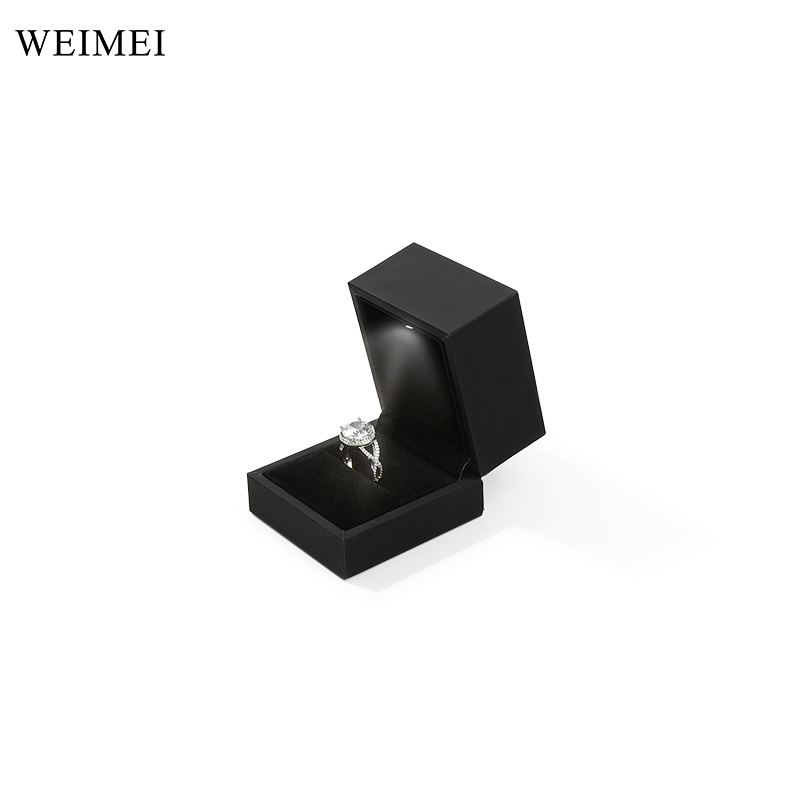 Boîte noire d'anneau avec la led