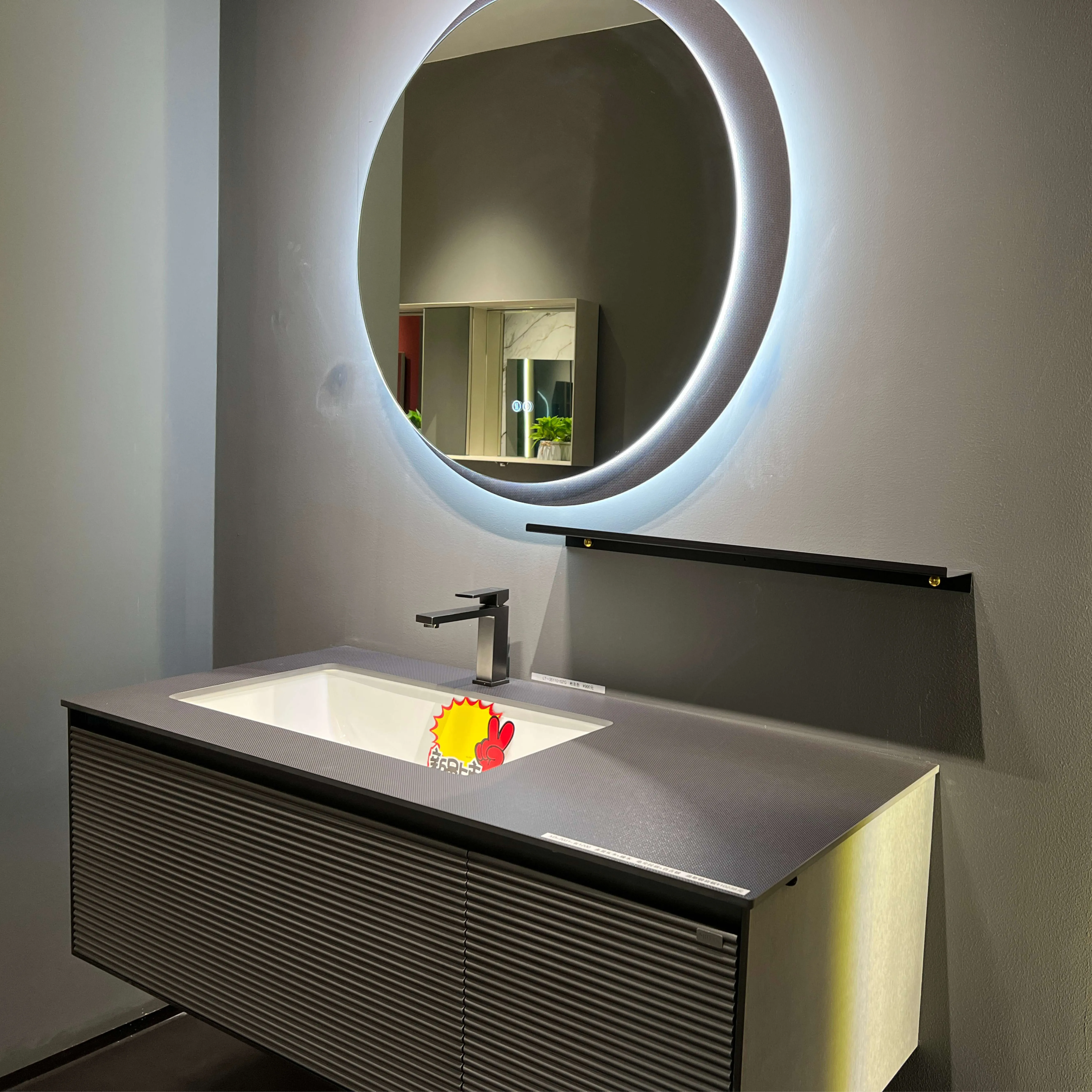 Armario de madera contrachapada y roble para cuarto de baño, mueble con diseño de piedra interior, color gris oscuro