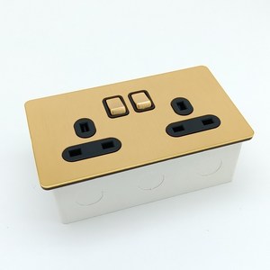 金色英国插座黄铜双插座<span class=keywords><strong>2</strong></span> <span class=keywords><strong>USB</strong></span>带开/关开关不锈钢复古旧青铜拉丝插座复古开关