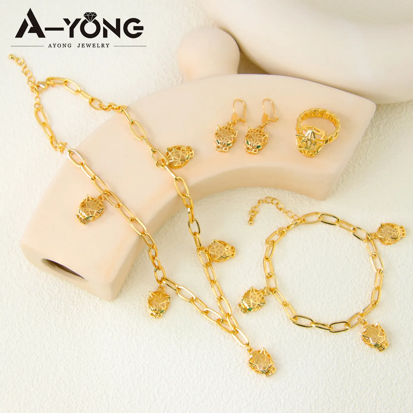 Set di gioielli con ciondolo di animali alla moda di Ayong Set di gioielli leopardati impermeabili in rame imbottiti in oro 18k da donna