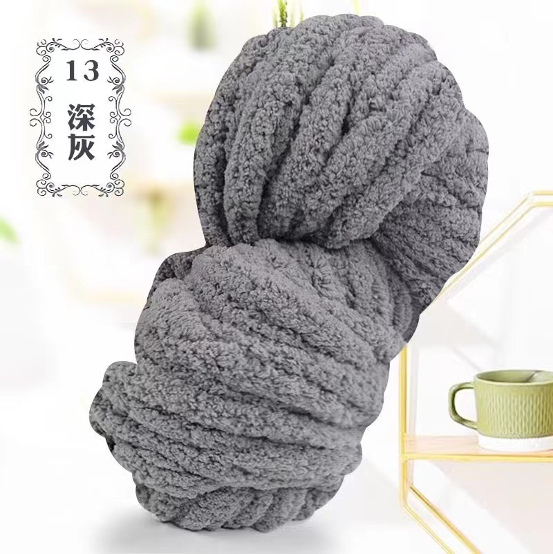 13 gris foncé