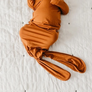 Özelleştirme polyester rayon cinsiyet <span class=keywords><strong>n</strong></span>ötr bebek elbisesi uyku elbisesi uzun kollu
