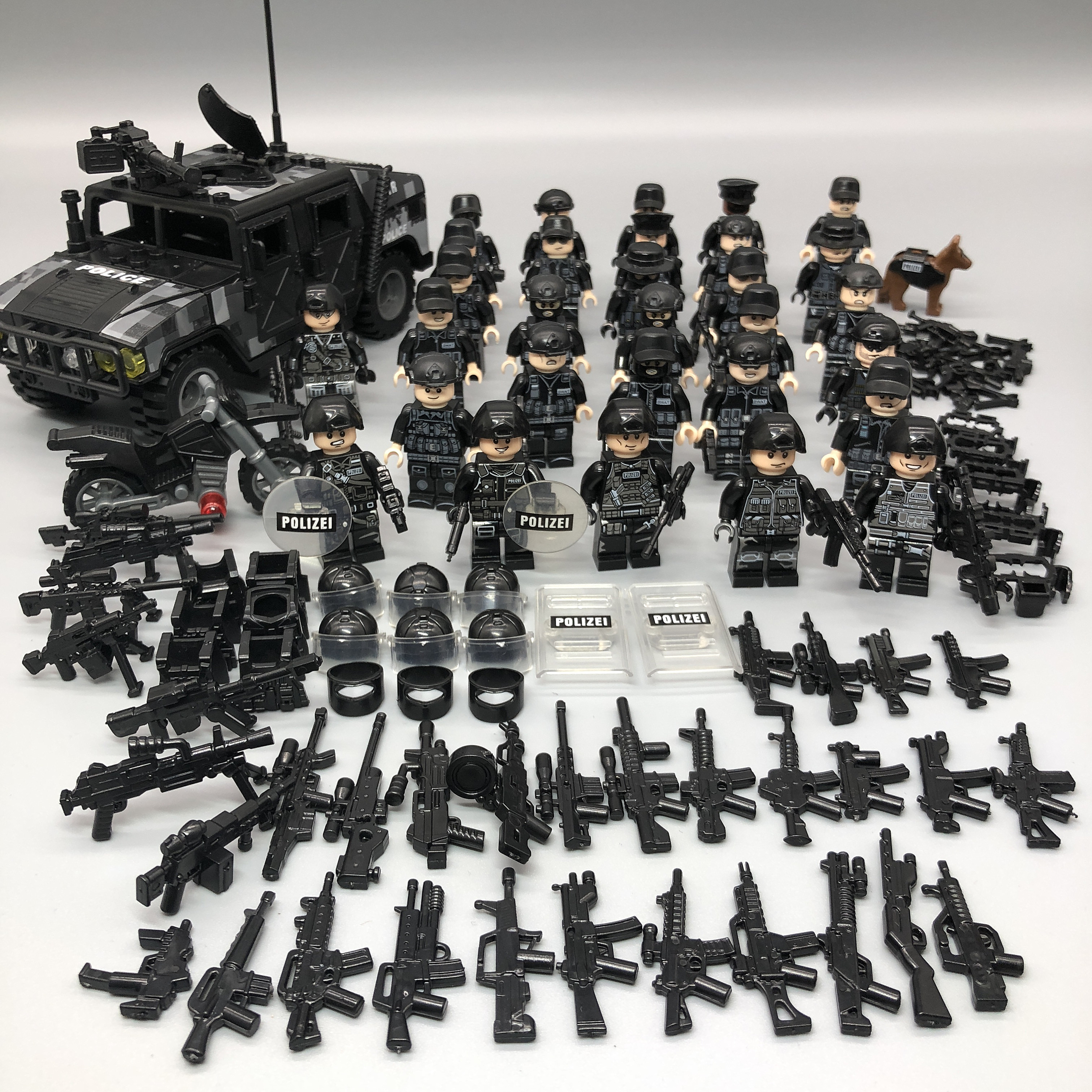 Equipo especial de policía Hummer para 30 personas.