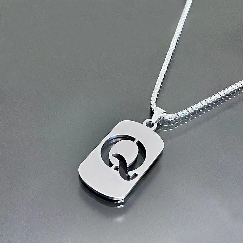 Collier de marque lettre Q argenté 60cm