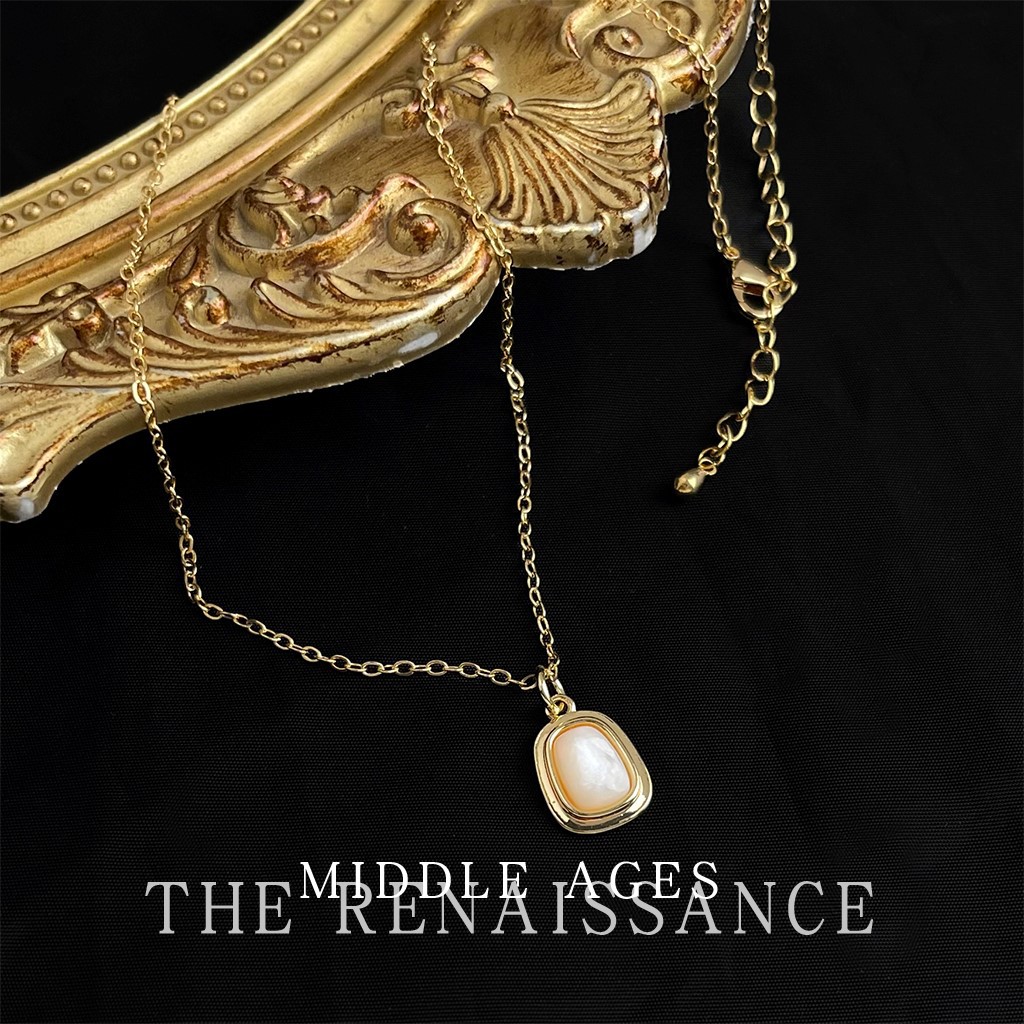 Collar de concha ovalada de oro