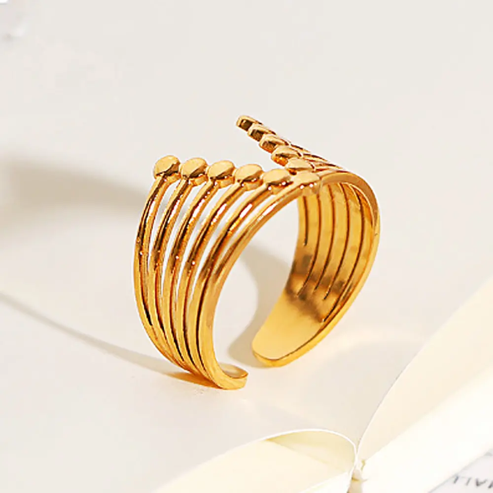 Anelli aperti di lusso in acciaio inossidabile placcato oro 18 carati anello impermeabile senza appannamento anello aperto a forma di V regolabile per donne e uomini