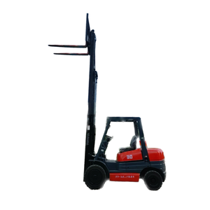 Experimente una carga y descarga eficiente con la carretilla elevadora Toyota de 3 toneladas.