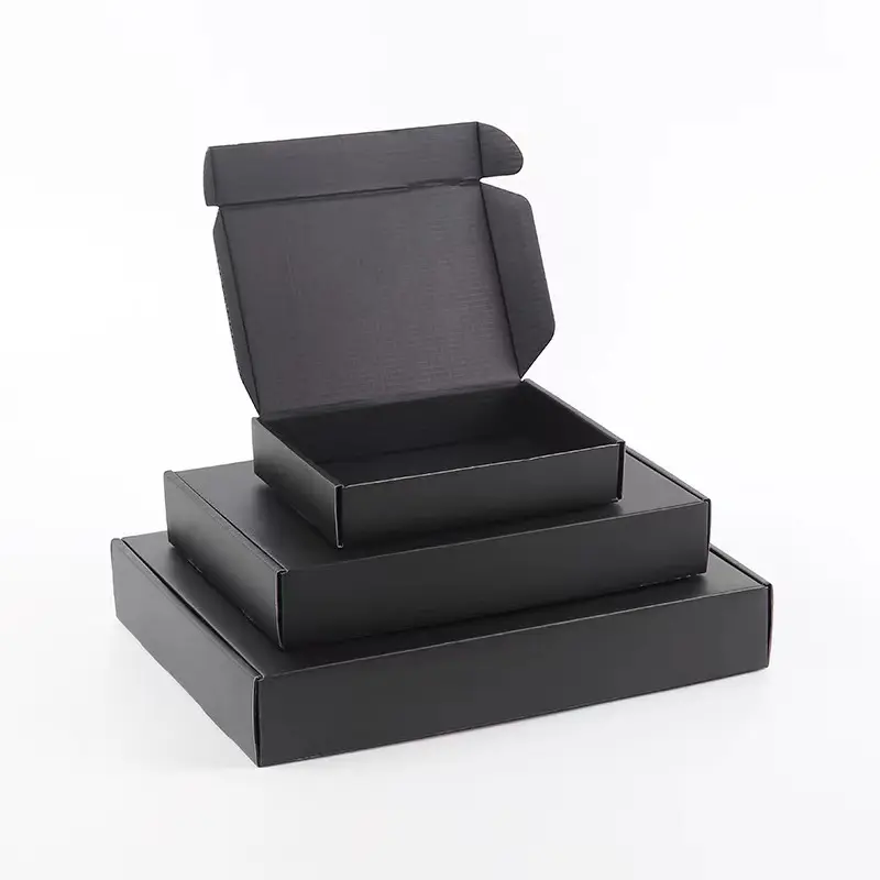 Buzón de correo corrugado negro, caja de correo de embalaje cosmético, caja de envío de estilo de cartón para zapatos con garantía de calidad