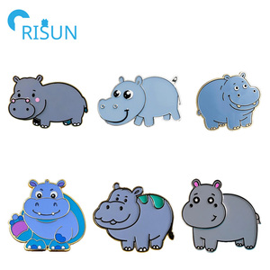 Toptan Kawaii Hippo hippomus mus beheriver nehir at emaye Pin özel Logo sevimli hayvan Hippo yumuşak sert emaye Pin rozeti