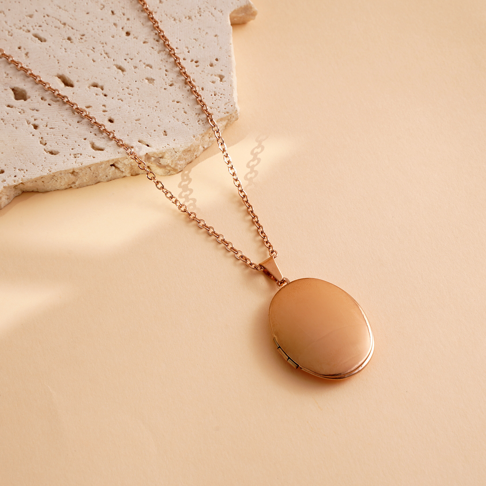 Rose gold oval box 24x29mm