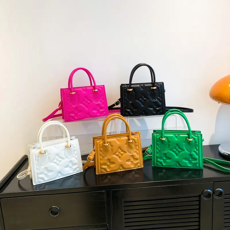 2023 nuevos bolsos de lujo de alta calidad a la moda en relieve bolsos de lujo para mujer al por mayor textura de ocio nuevos bolsos de lujo