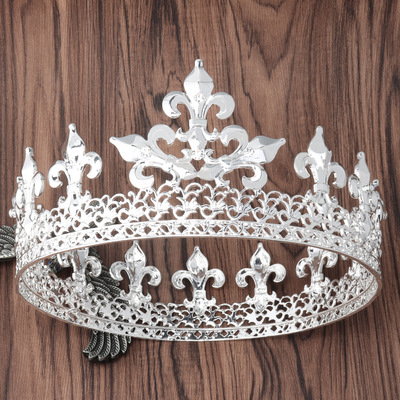Atmospheric silver round crown crown