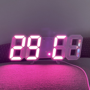 นาฬิกาแขวนผนังดิจิตอล LED ขนาดใหญ่3D สุดสร้างสรรค์แสดงวันที่เวลาเซลเซียสนาฬิกาปลุกตั้งโต๊ะเรืองแสงจากห้องนั่งเล่น