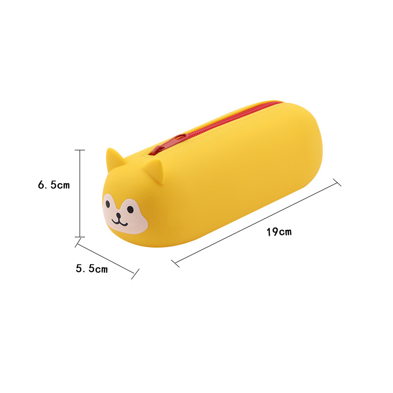 Puppy amarillo de orejas puntiagudas