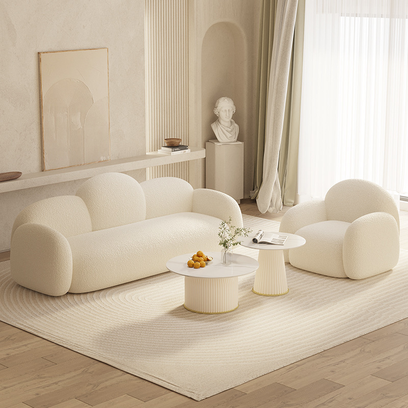 Table basse simple pour trois personnes