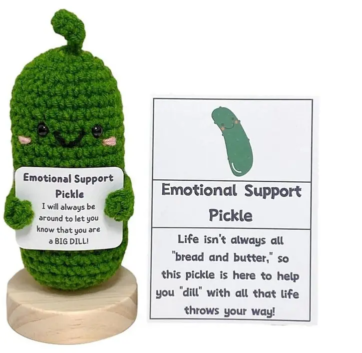 SongshantToys hecho a mano positivo apoyo emocional encurtidos regalo adornos tejidos a mano ganchillo gran abanico encurtido pepino tejer muñeca