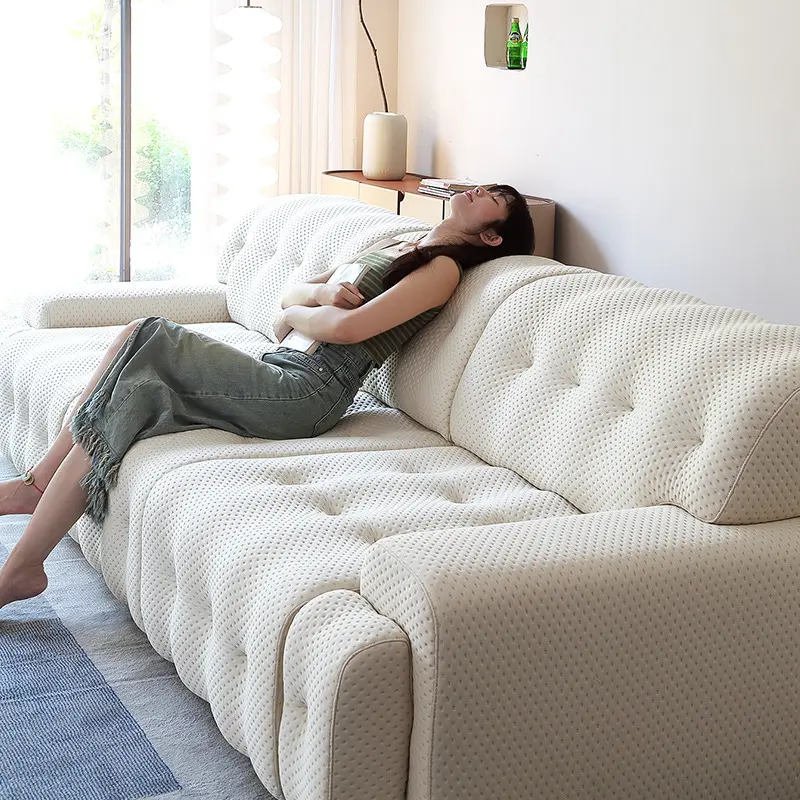 كنبة سرير إيطالية بتصميم بسيط من روتشبورج أريكة ثلاثية الأبعاد مصنوعة من القماش الكهربائي بتصميم قابل للسحب بألوان متدرجة الحمراء للاستخدام المزدوج