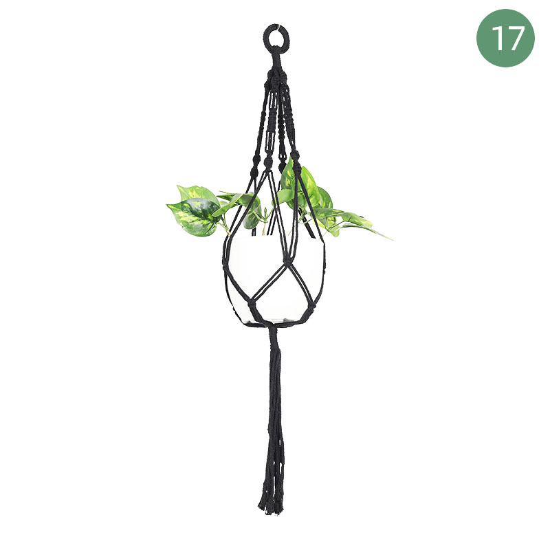 Petite taille enveloppée de fleurs doubles noires