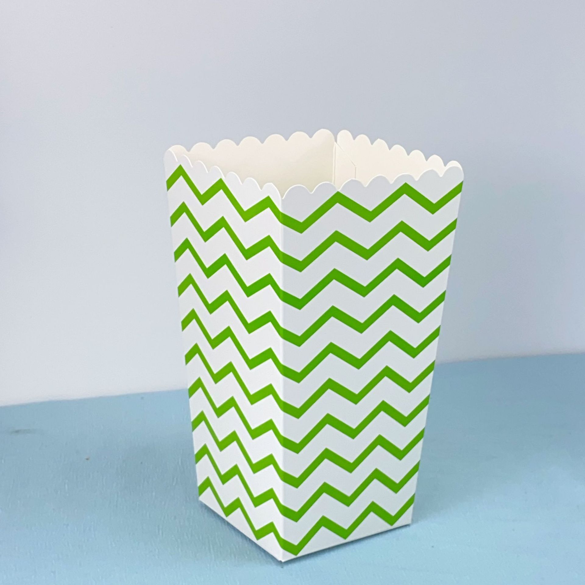 Trompette vague verte - 5x7x12cm - 250g carton blanc